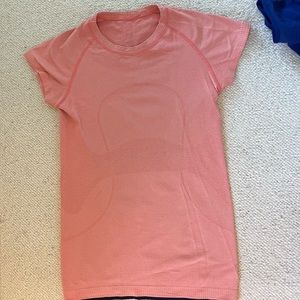 LuluLemon Swiftly Tech Short Sleeve Shirt Size 4
